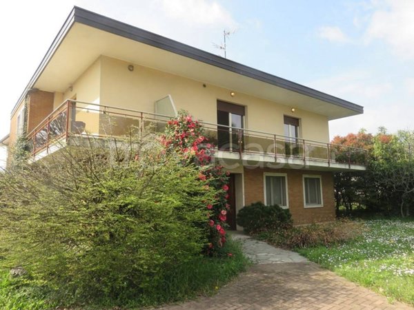 casa indipendente in vendita a Rovellasca
