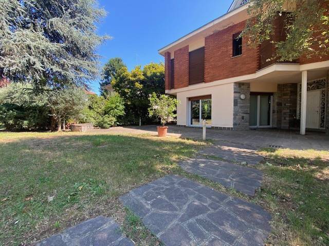 casa indipendente in vendita a Rovellasca