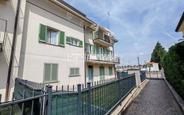 appartamento in vendita a Rovellasca in zona Manera