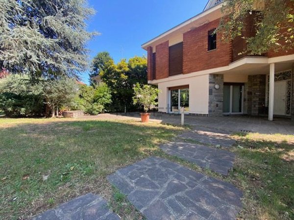 casa indipendente in vendita a Rovellasca