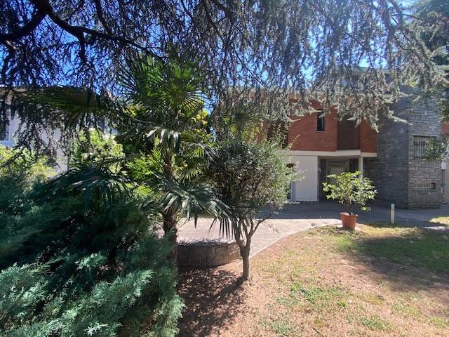 casa indipendente in vendita a Rovellasca