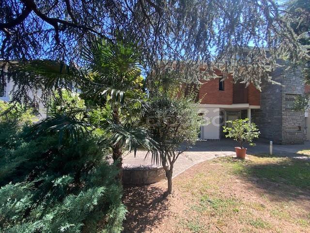 casa indipendente in vendita a Rovellasca