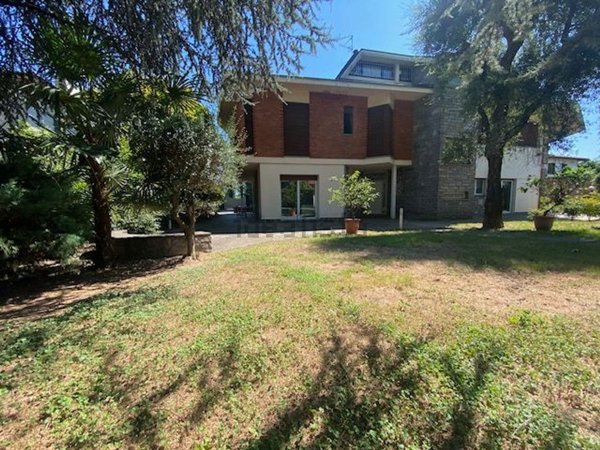 casa indipendente in vendita a Rovellasca