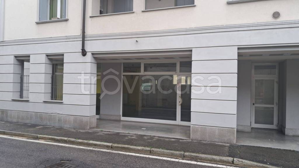 negozio in vendita a Rovellasca