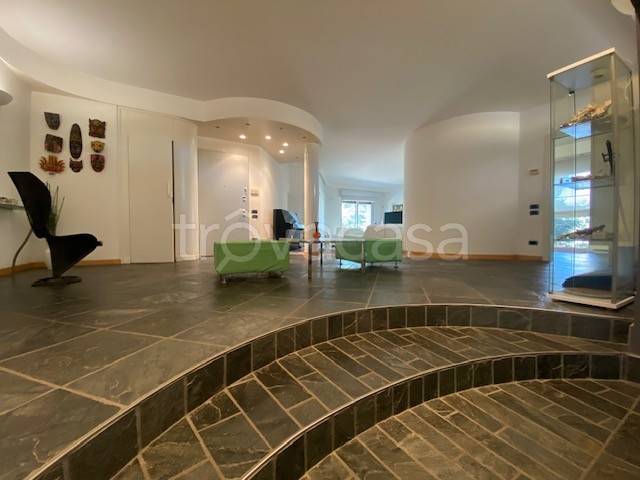 casa indipendente in vendita a Rovellasca