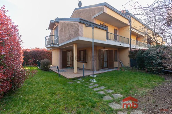 casa indipendente in vendita a Rovellasca