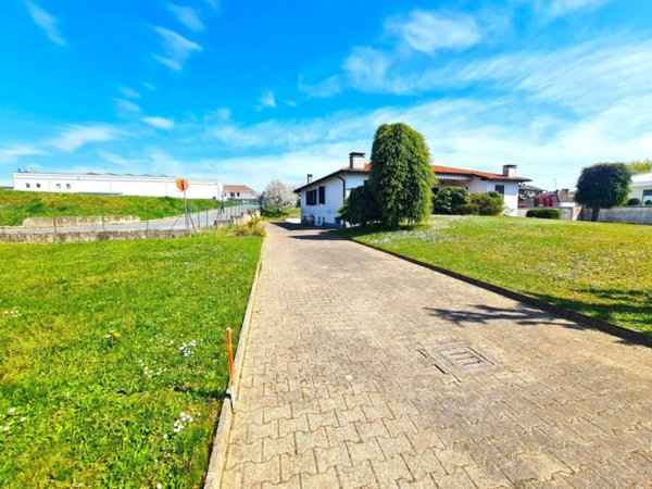 casa indipendente in vendita a Rovellasca