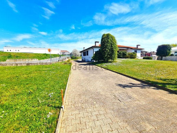 casa indipendente in vendita a Rovellasca
