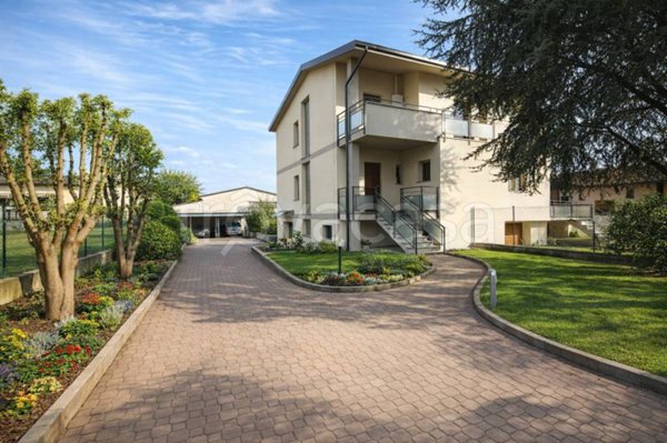casa indipendente in vendita a Rovellasca