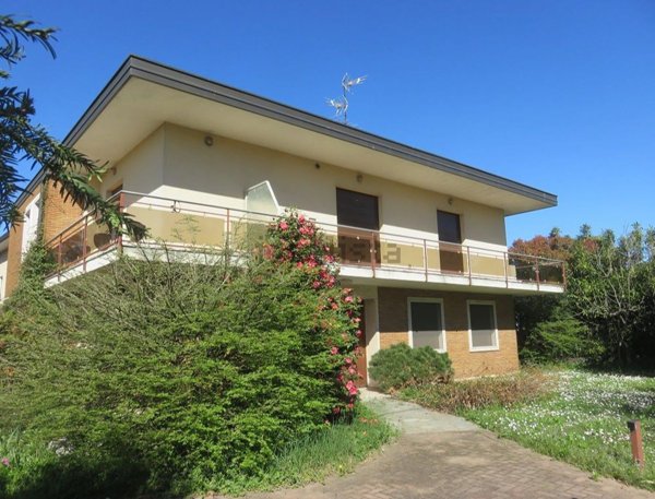 casa indipendente in vendita a Rovellasca