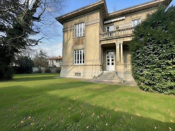 casa indipendente in vendita a Rovellasca