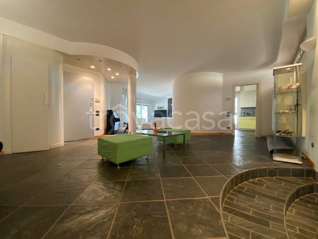 casa indipendente in vendita a Rovellasca