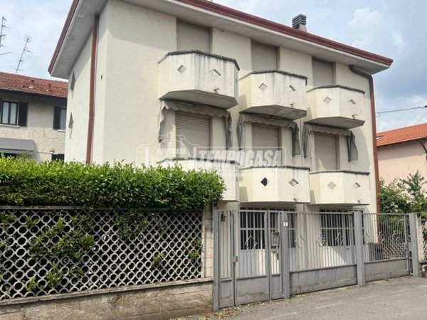casa indipendente in vendita a Rovellasca