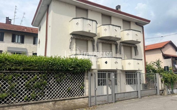 casa indipendente in vendita a Rovellasca