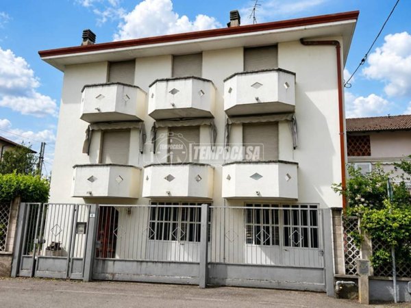 casa indipendente in vendita a Rovellasca
