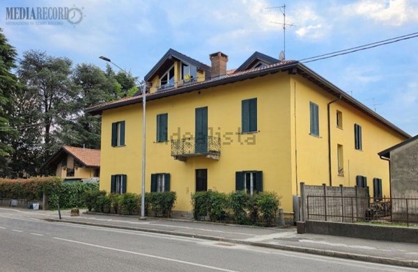 appartamento in vendita a Rovellasca in zona Manera