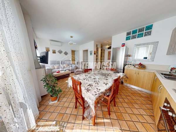 appartamento in vendita a Rovellasca in zona Manera