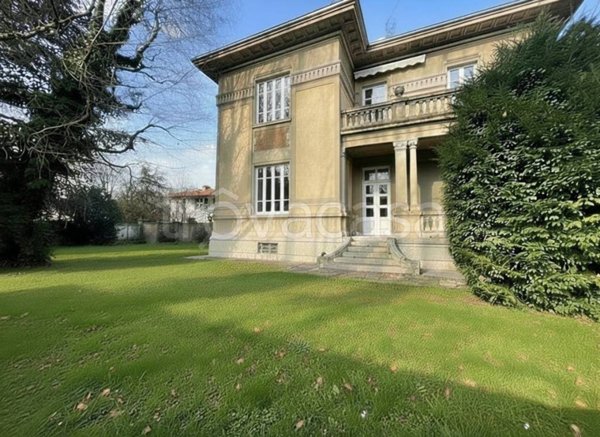 casa indipendente in vendita a Rovellasca in zona Manera