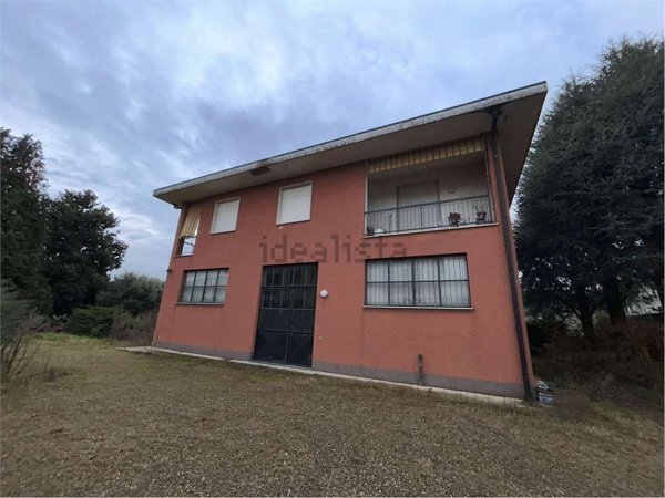 casa indipendente in vendita a Rovellasca in zona Manera