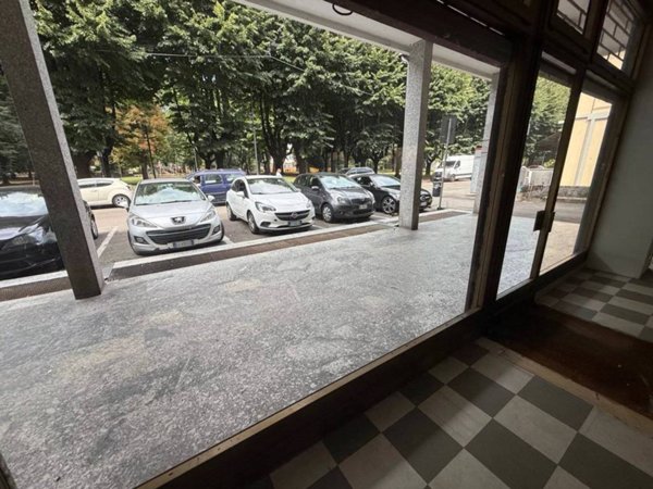 negozio in vendita a Rovellasca in zona Manera