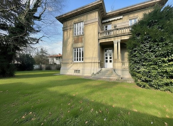 casa indipendente in vendita a Rovellasca in zona Manera