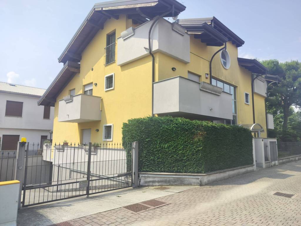 appartamento in vendita a Rovellasca