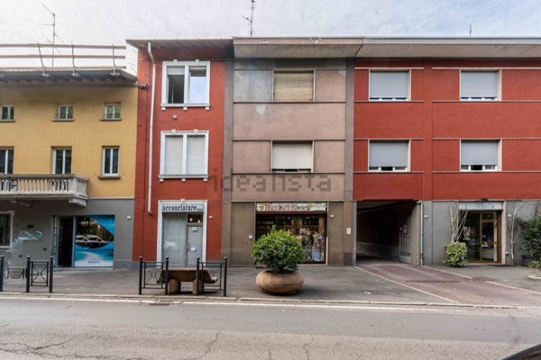 appartamento in vendita a Rovellasca in zona Manera