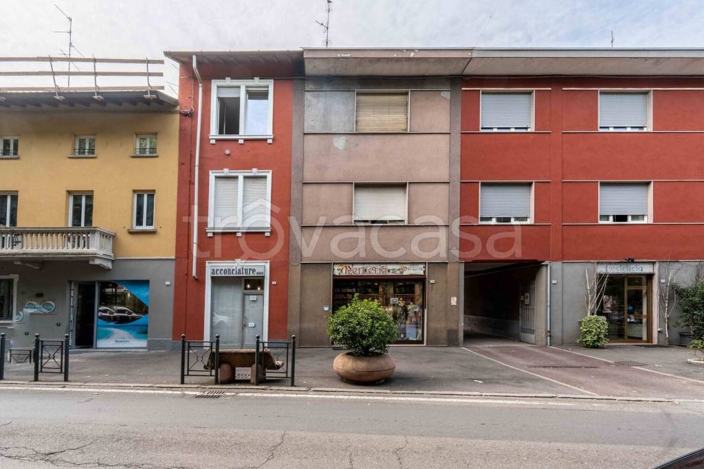appartamento in vendita a Rovellasca in zona Manera