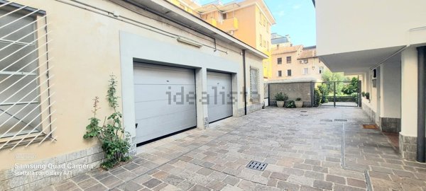 box auto in vendita a Rovellasca in zona Manera