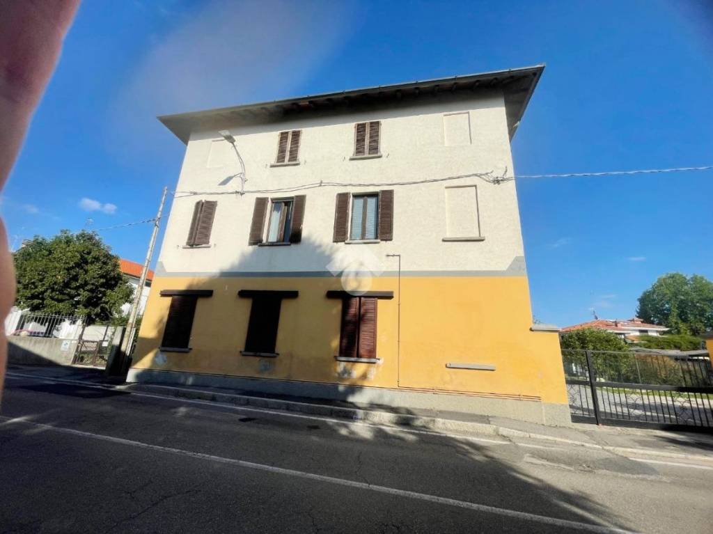 casa indipendente in vendita a Rovellasca