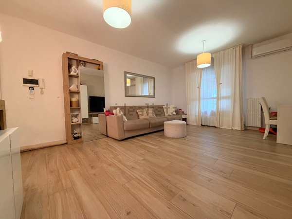 appartamento in vendita a Rovellasca in zona Manera