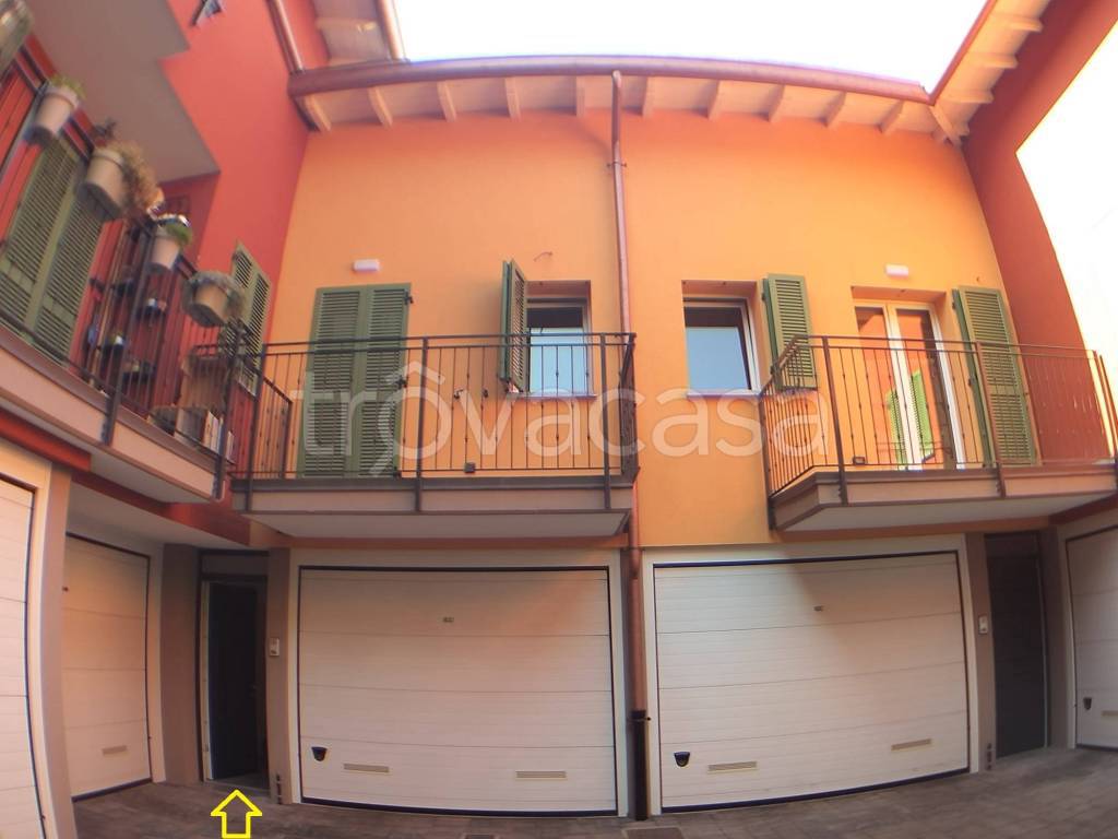 appartamento in vendita a Rovellasca in zona Manera