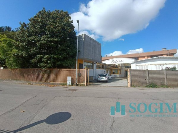 locale di sgombero in vendita a Rovello Porro
