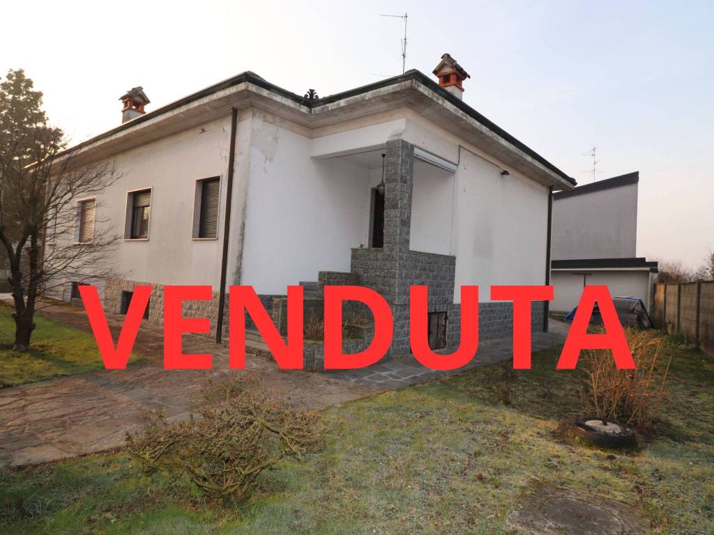 casa indipendente in vendita a Rovello Porro