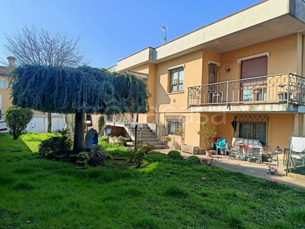 appartamento in vendita a Rovello Porro