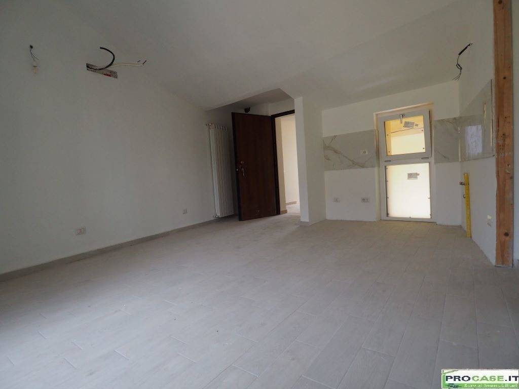 appartamento in vendita a Rovello Porro