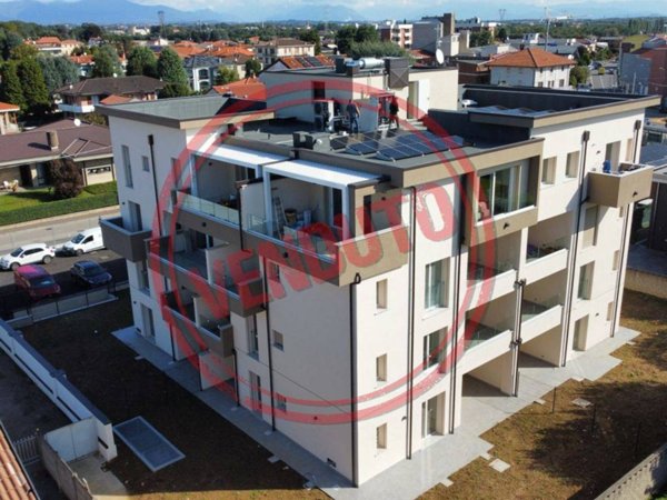 appartamento in vendita a Rovello Porro