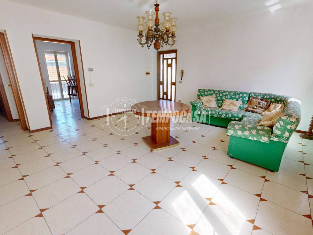 appartamento in vendita a Rovello Porro