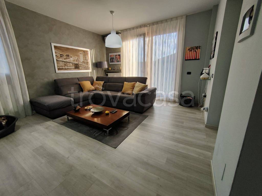 appartamento in vendita a Rovello Porro