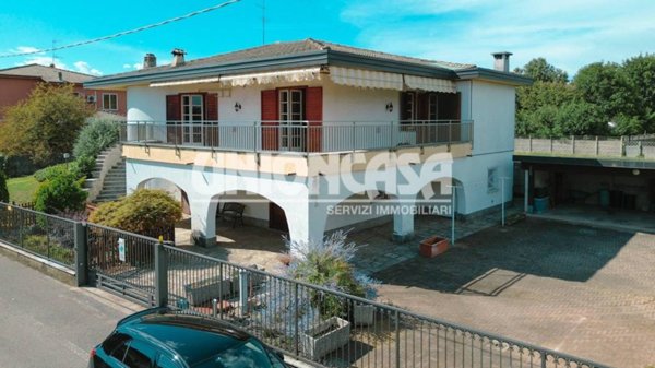 casa indipendente in vendita a Rovello Porro