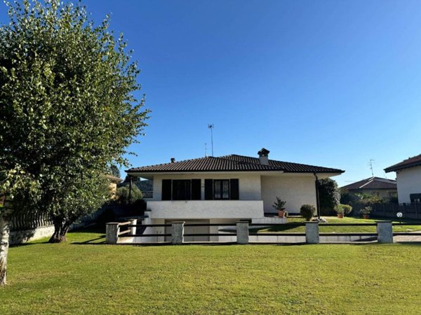 casa indipendente in vendita a Rovello Porro
