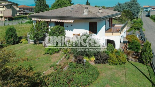 casa indipendente in vendita a Rovello Porro