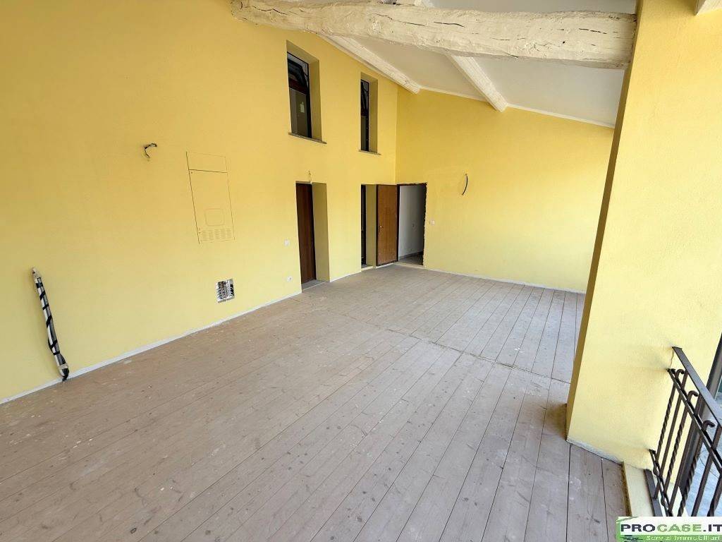 appartamento in vendita a Rovello Porro