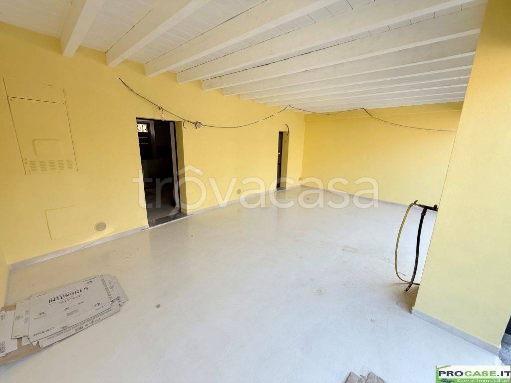 appartamento in vendita a Rovello Porro