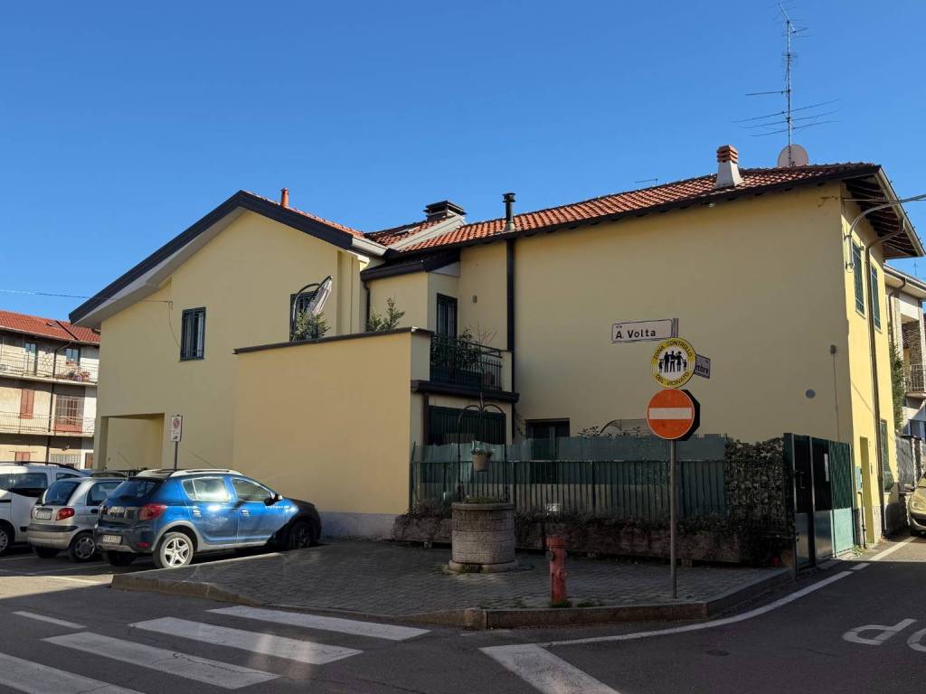 appartamento in vendita a Rovello Porro