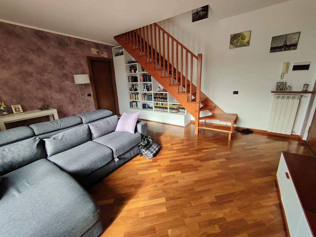 appartamento in vendita a Rovello Porro