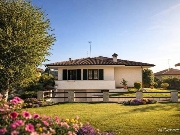 casa indipendente in vendita a Rovello Porro