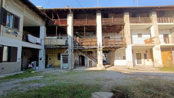 casale in vendita a Rovello Porro
