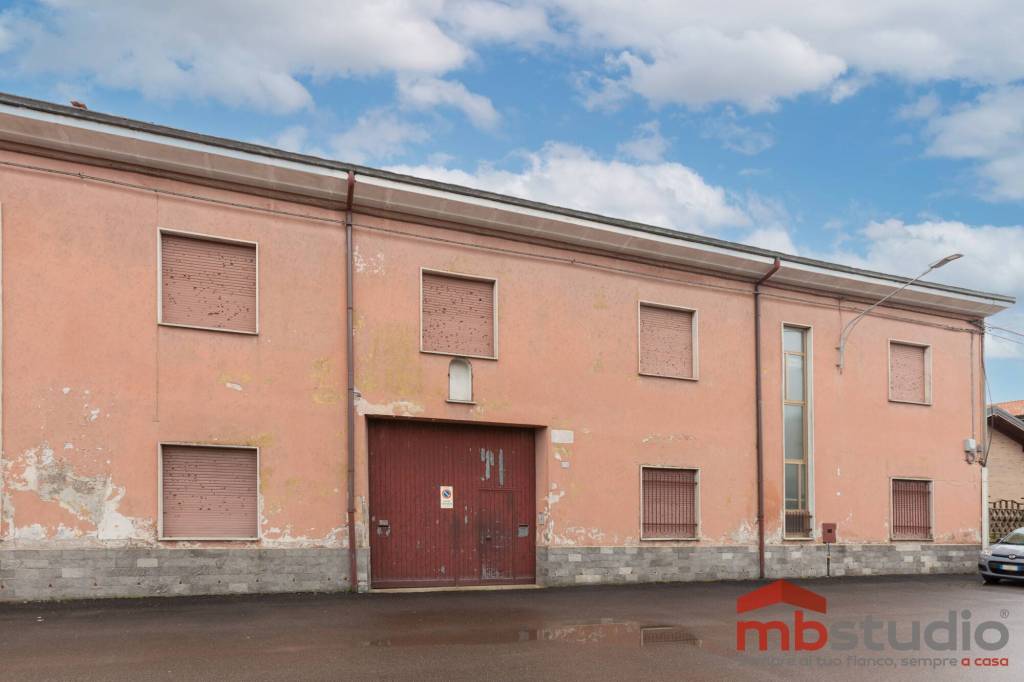 rudere in vendita a Rovello Porro