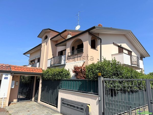 appartamento in vendita a Rovello Porro